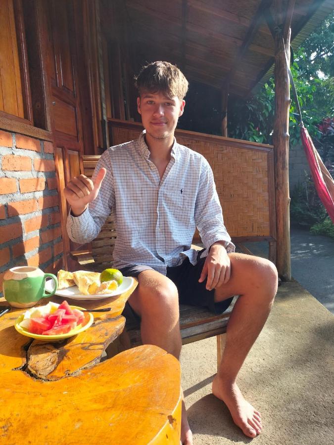 Friendly Homestay Lemukih Singaraja Exterior foto